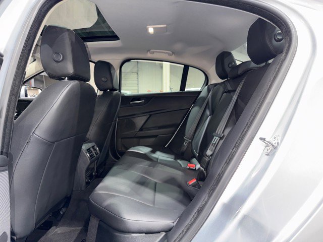 Used 2017 Jaguar XE Premium image 13