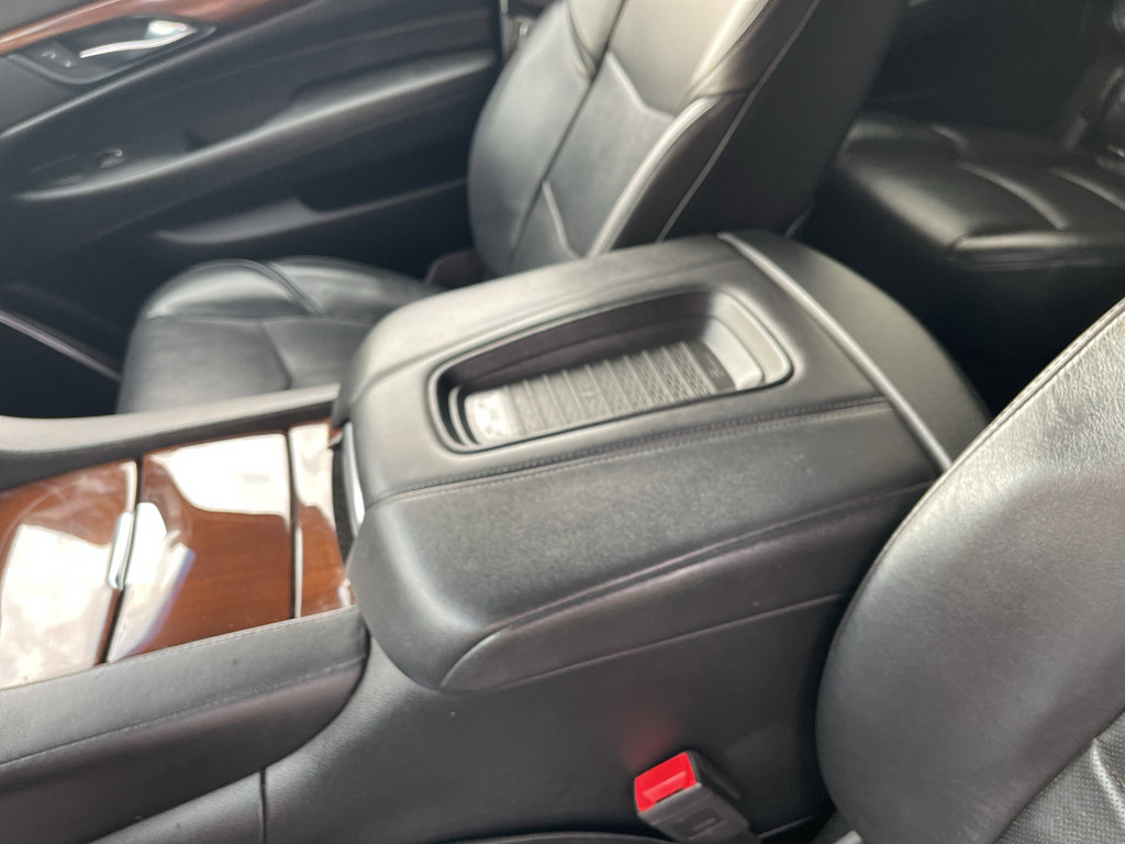 Used 2019 Cadillac Escalade ESV Premium Luxury image 17