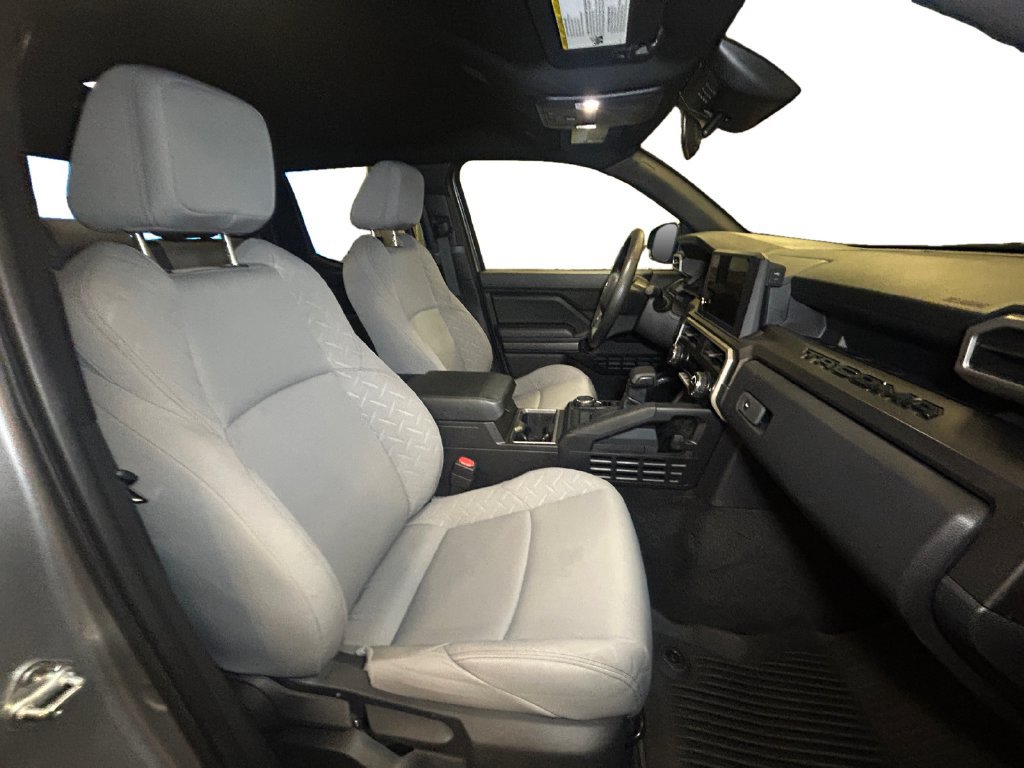 Certified 2025 Toyota Tacoma SR5 AWD/4WD image 15