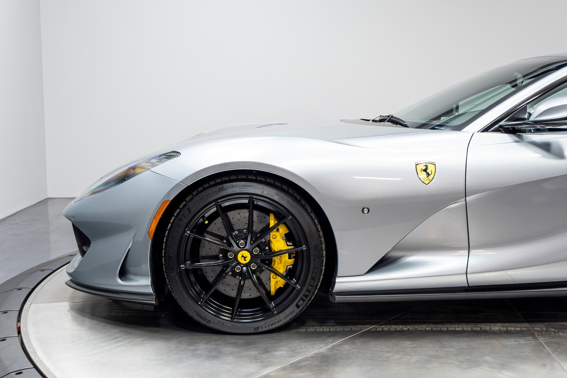 Used 2018 Ferrari 812 Superfast RWD image 34