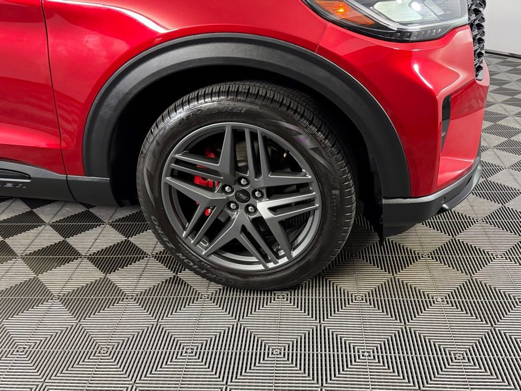 Used 2025 Ford Explorer ST image 6