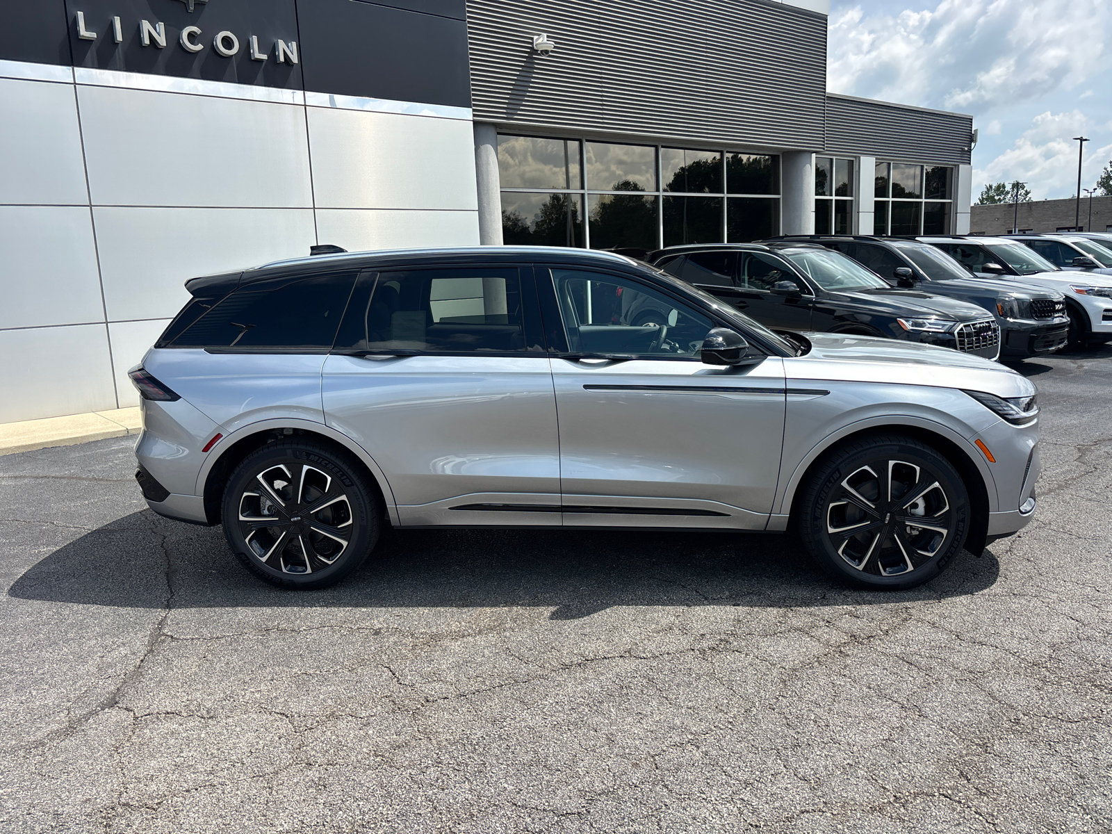 New 2026 Lincoln Nautilus Reserve AWD/4WD image 8