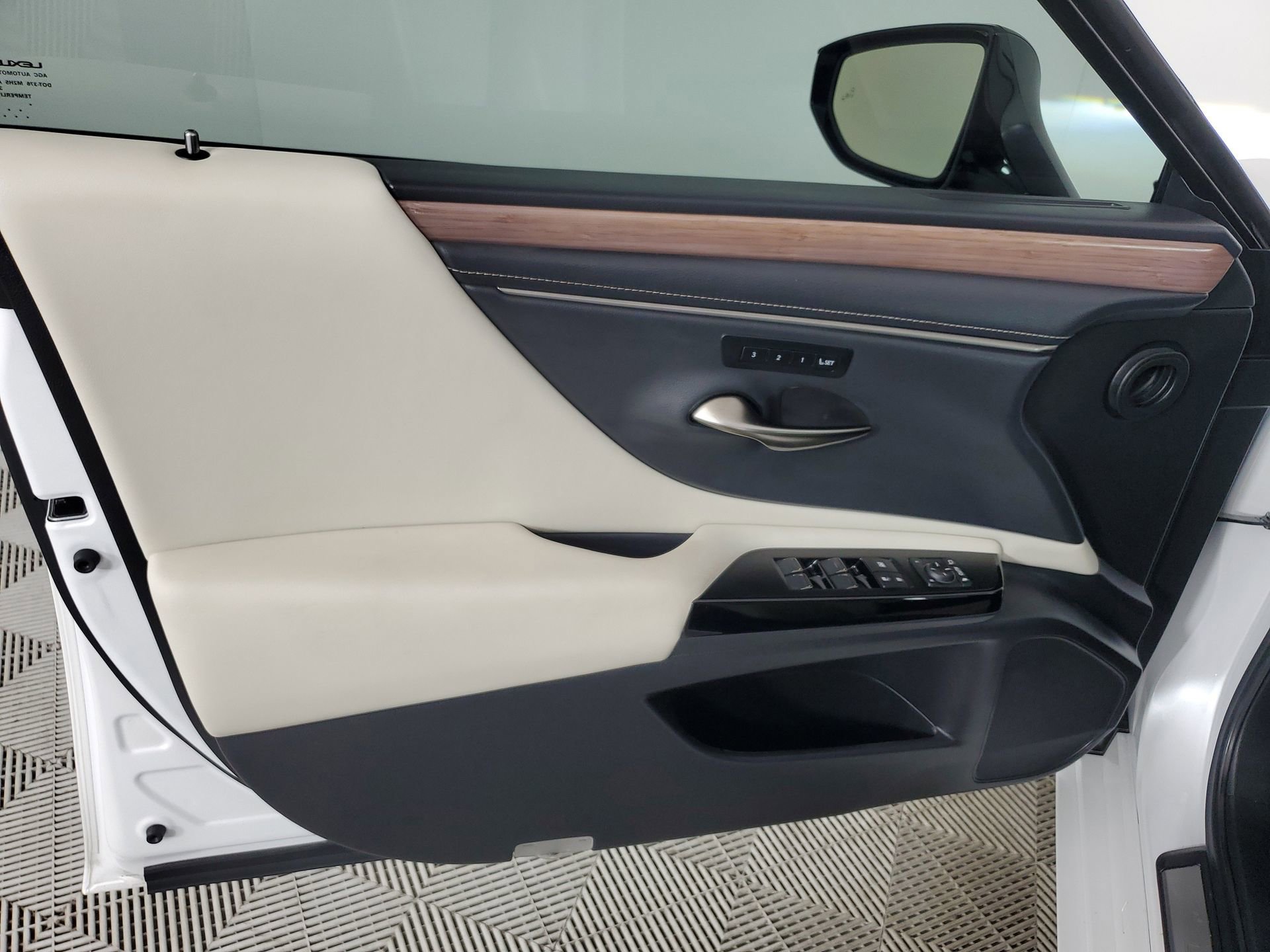 Used 2023 Lexus ES 350 w/ Premium Package image 25