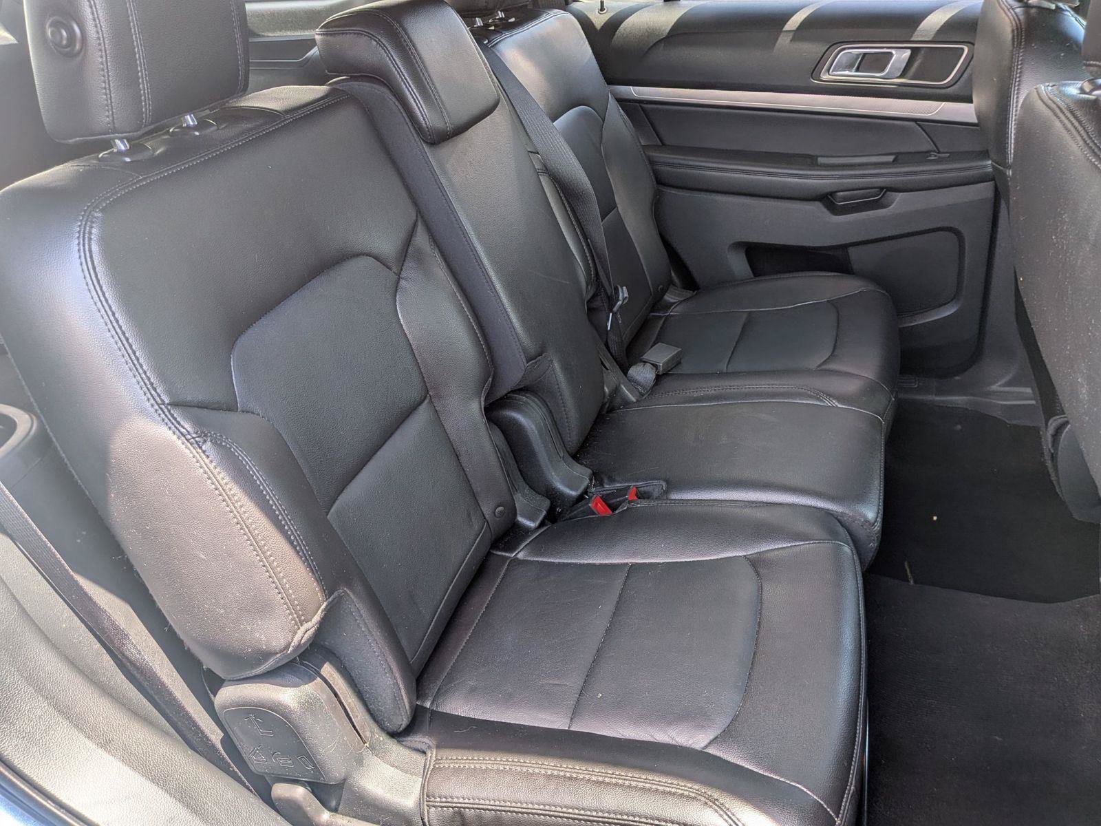 Used 2018 Ford Explorer XLT w/ Equipment Group 202A AWD/4WD image 33