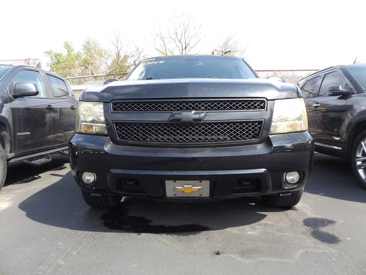 Used 2008 Chevrolet Tahoe LTZ w/ LTZ Preferred Equipment Group image 3