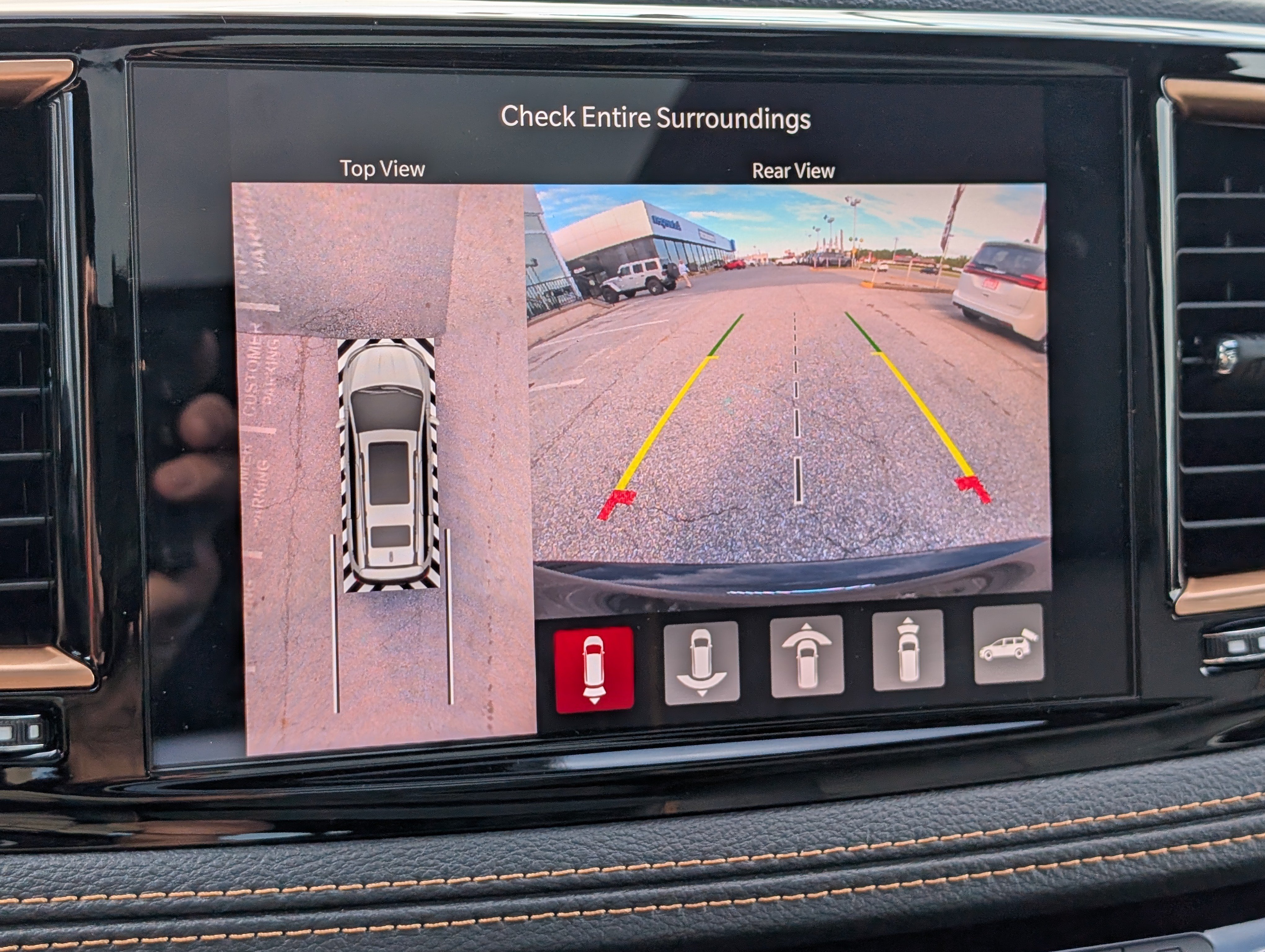 New 2027 Chrysler Pacifica Pinnacle w/ Theater Group AWD/4WD image 32