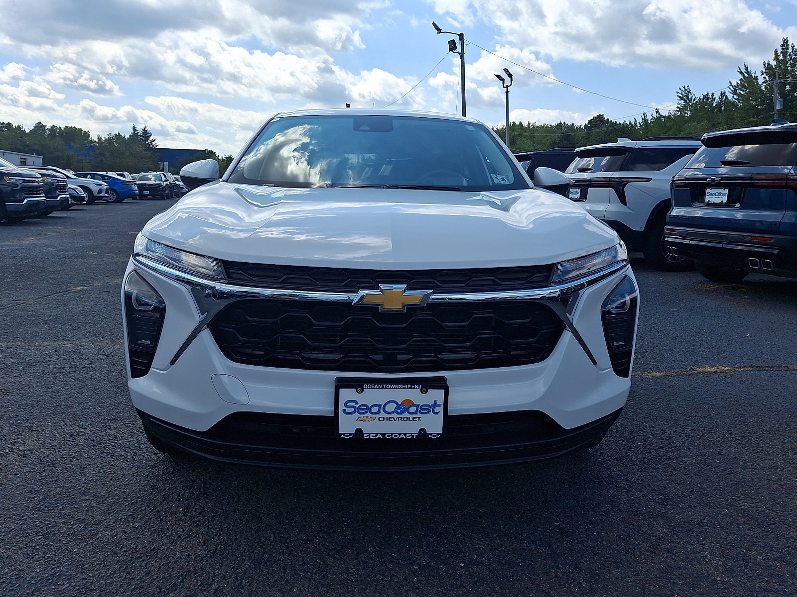 Used 2024 Chevrolet Trax LS w/ LS Convenience Package FWD image 2