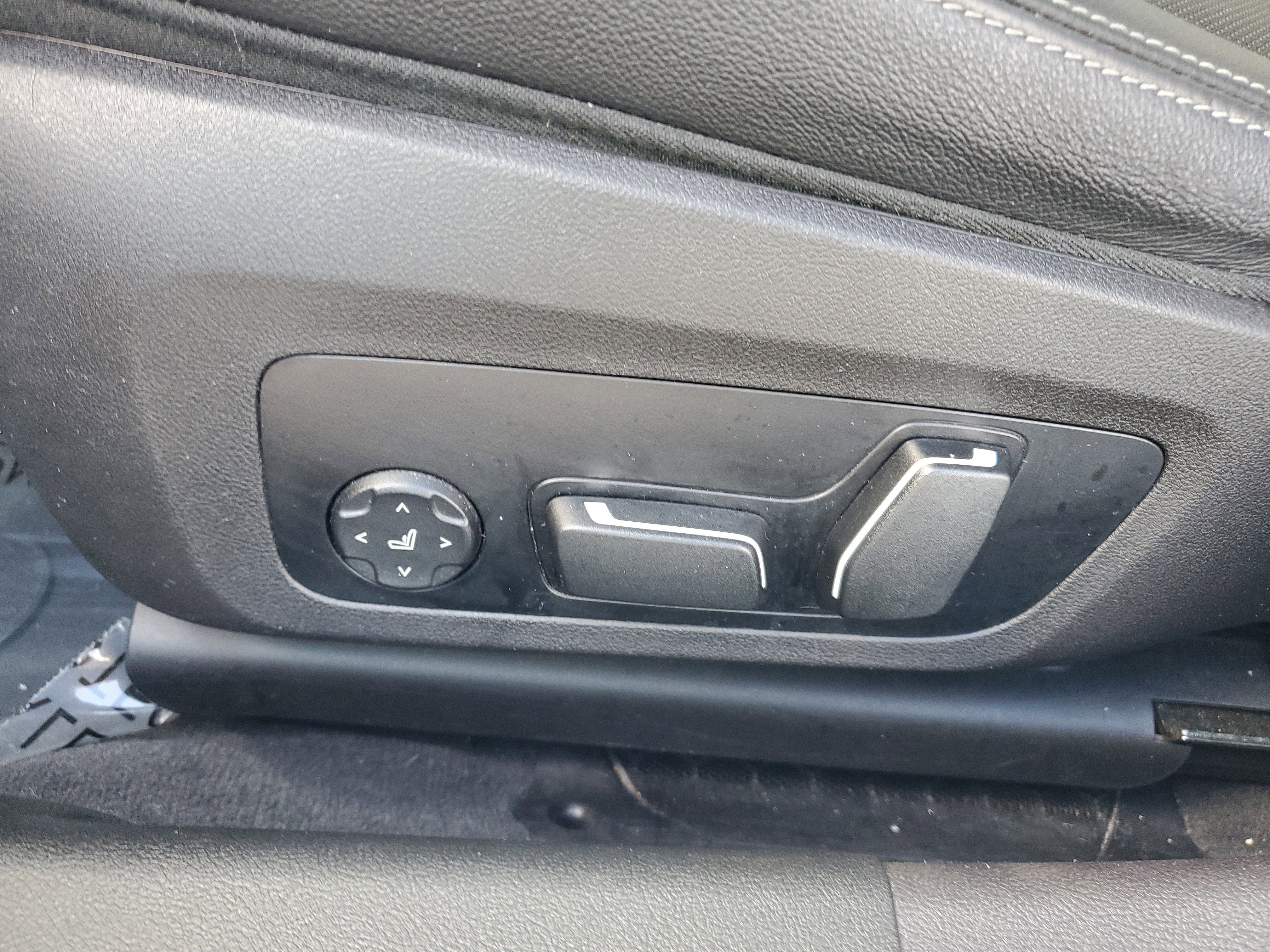 Used 2024 BMW 330i Sedan w/ Convenience Package image 18