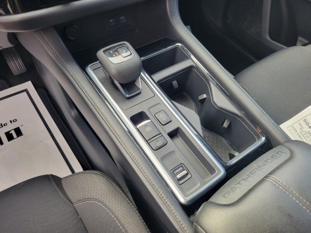 Used 2025 Nissan Pathfinder SV FWD image 17
