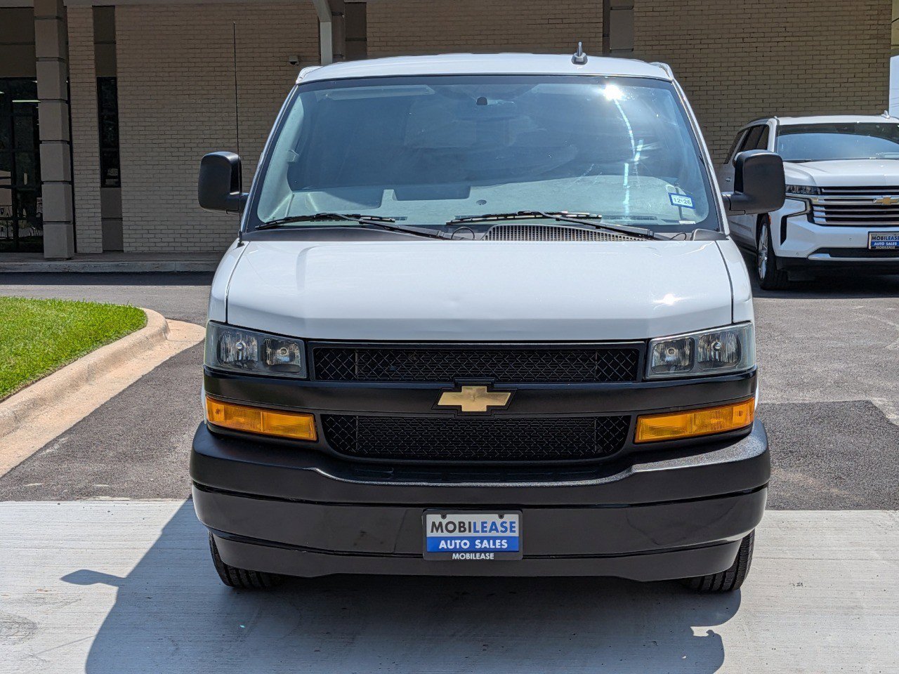 Used 2023 Chevrolet Express 3500 LS RWD image 2