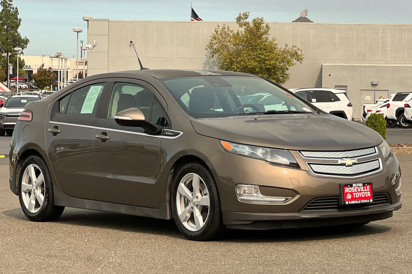 Used 2014 Chevrolet Volt Premium w/ Premium Trim Package FWD image 5