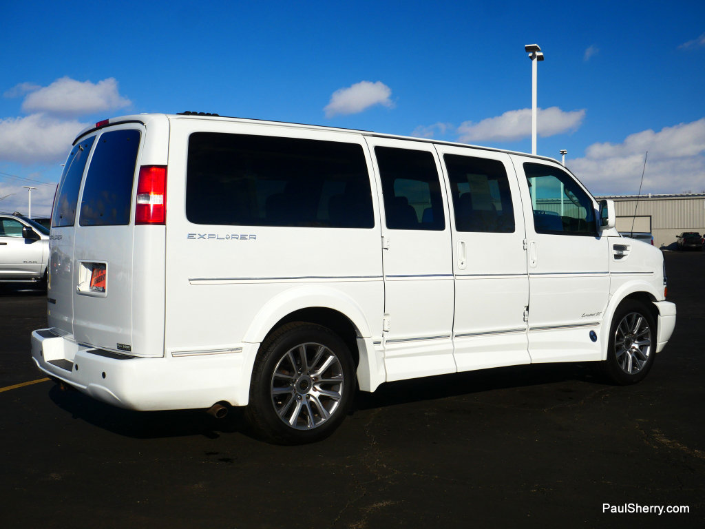 Used 2019 Chevrolet Express 2500 w/ Enhanced Convenience Package RWD image 18