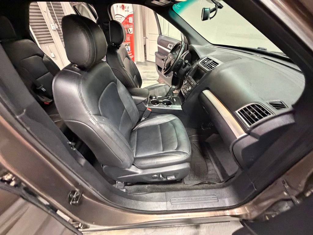 Used 2016 Ford Explorer XLT w/ Equipment Group 202A AWD/4WD image 41