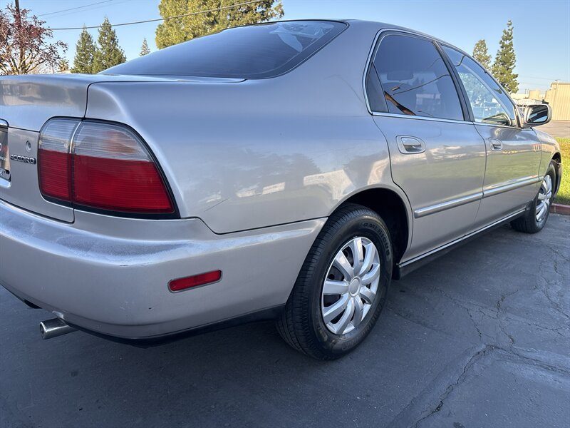 Used 1996 Honda Accord VP image 12
