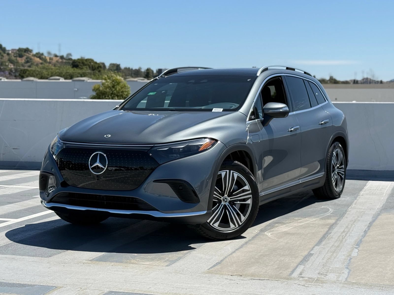New 2026 Mercedes-Benz EQS 400 4MATIC SUV image 2