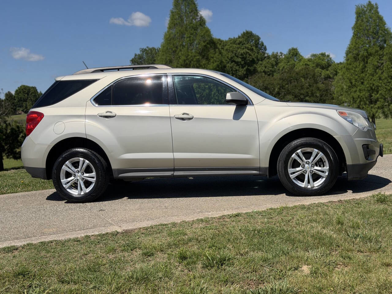 Used 2013 Chevrolet Equinox LT w/ Driver Convenience Package FWD image 2