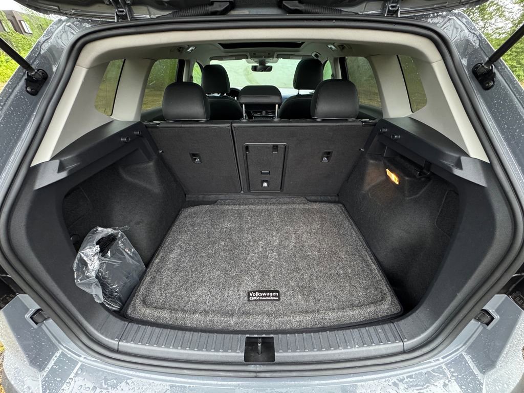 Used 2023 Volkswagen Taos SE w/ Panoramic Sunroof Package AWD/4WD image 10