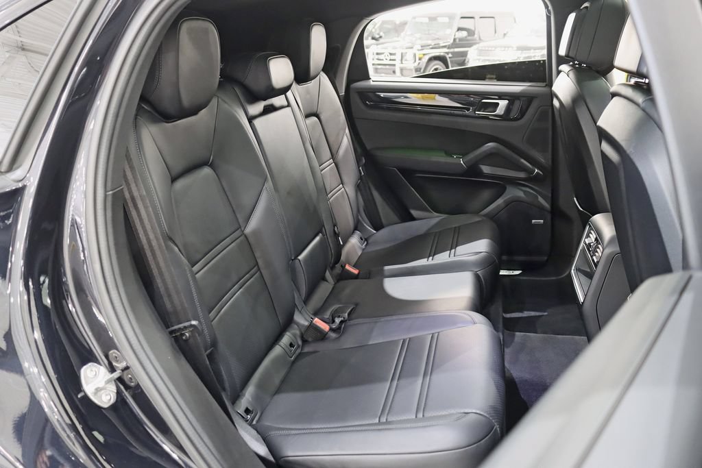 Used 2022 Porsche Cayenne S AWD/4WD image 32