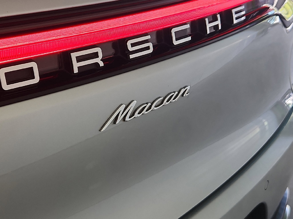 Used 2019 Porsche Macan AWD/4WD image 32