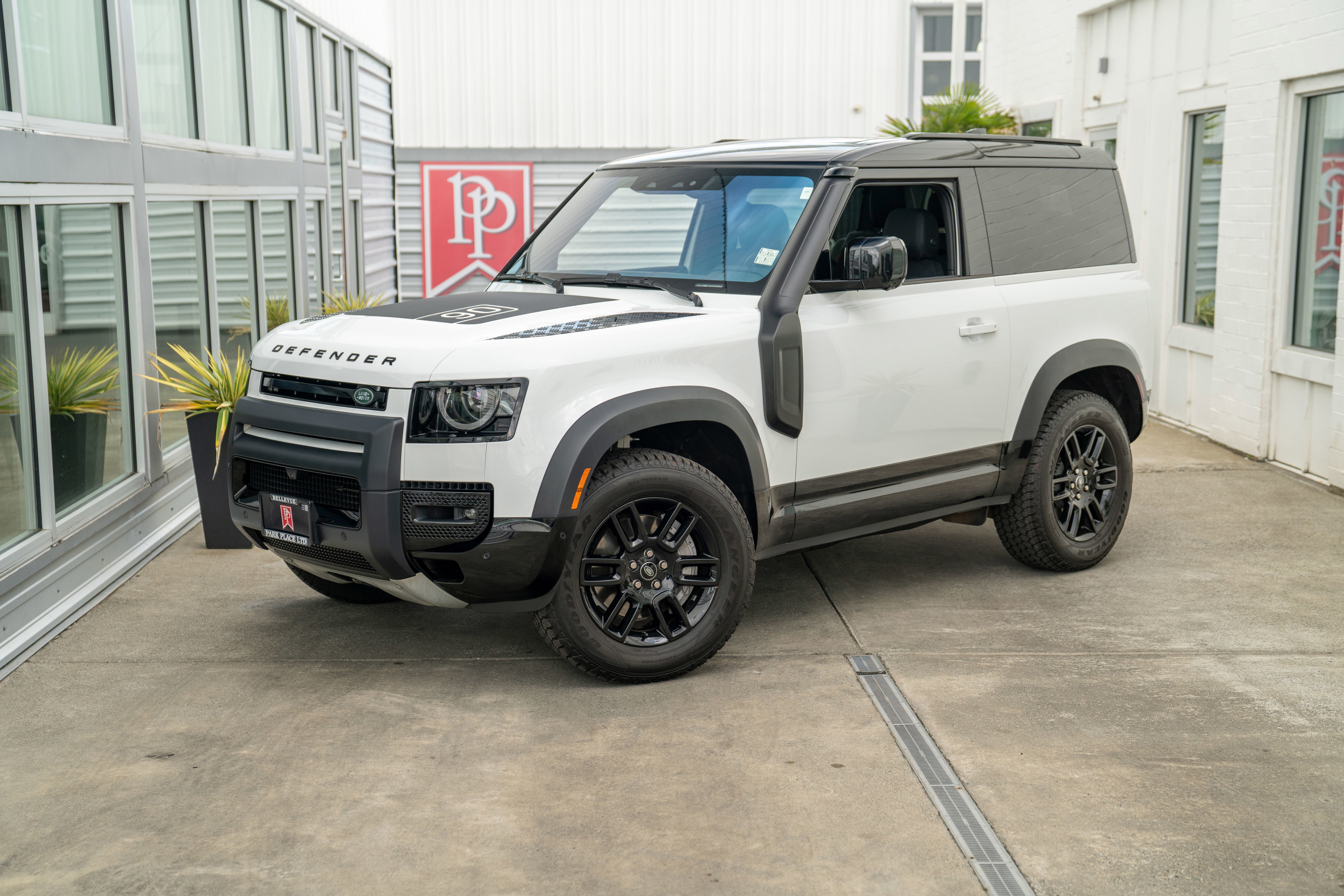 Used 2022 Land Rover Defender 90 X-Dynamic S image 2
