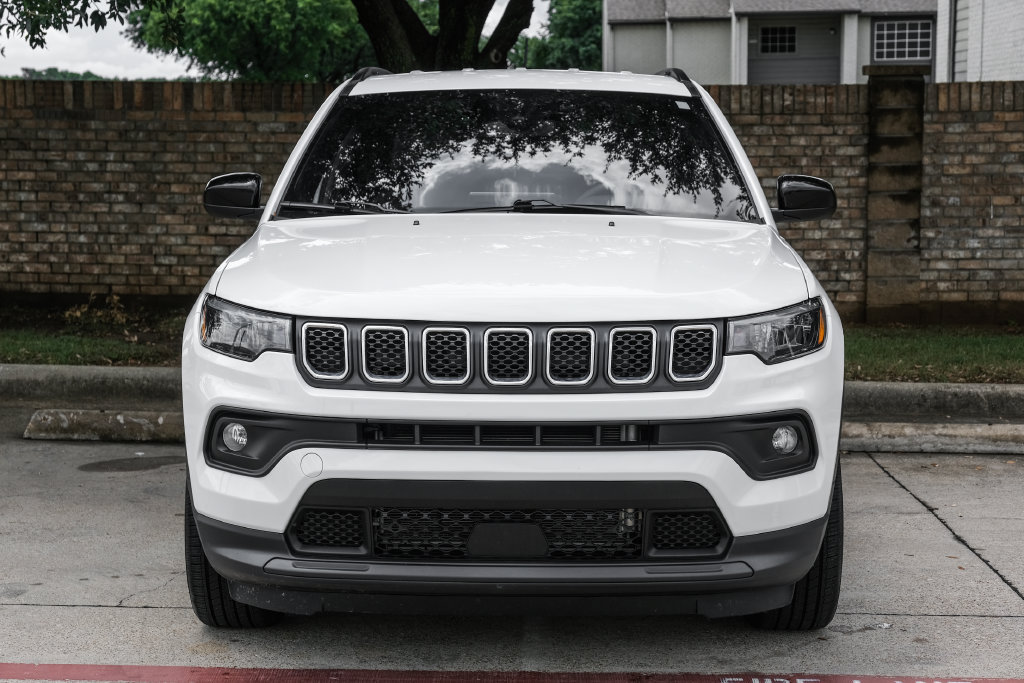 Used 2023 Jeep Compass Latitude AWD/4WD image 10