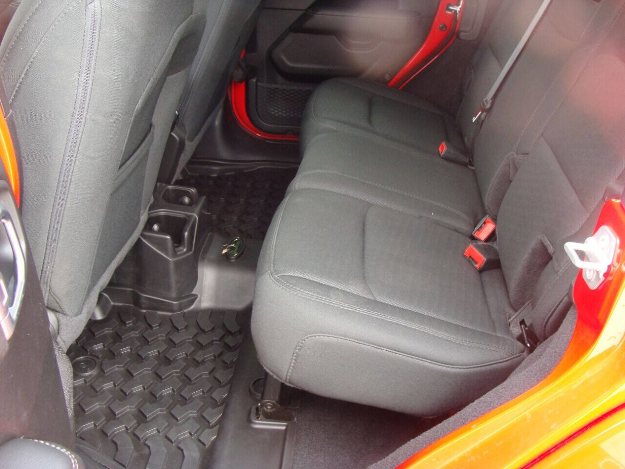 Used 2020 Jeep Wrangler Unlimited Sahara w/ Uconnect 4C Nav & Sound Group image 16