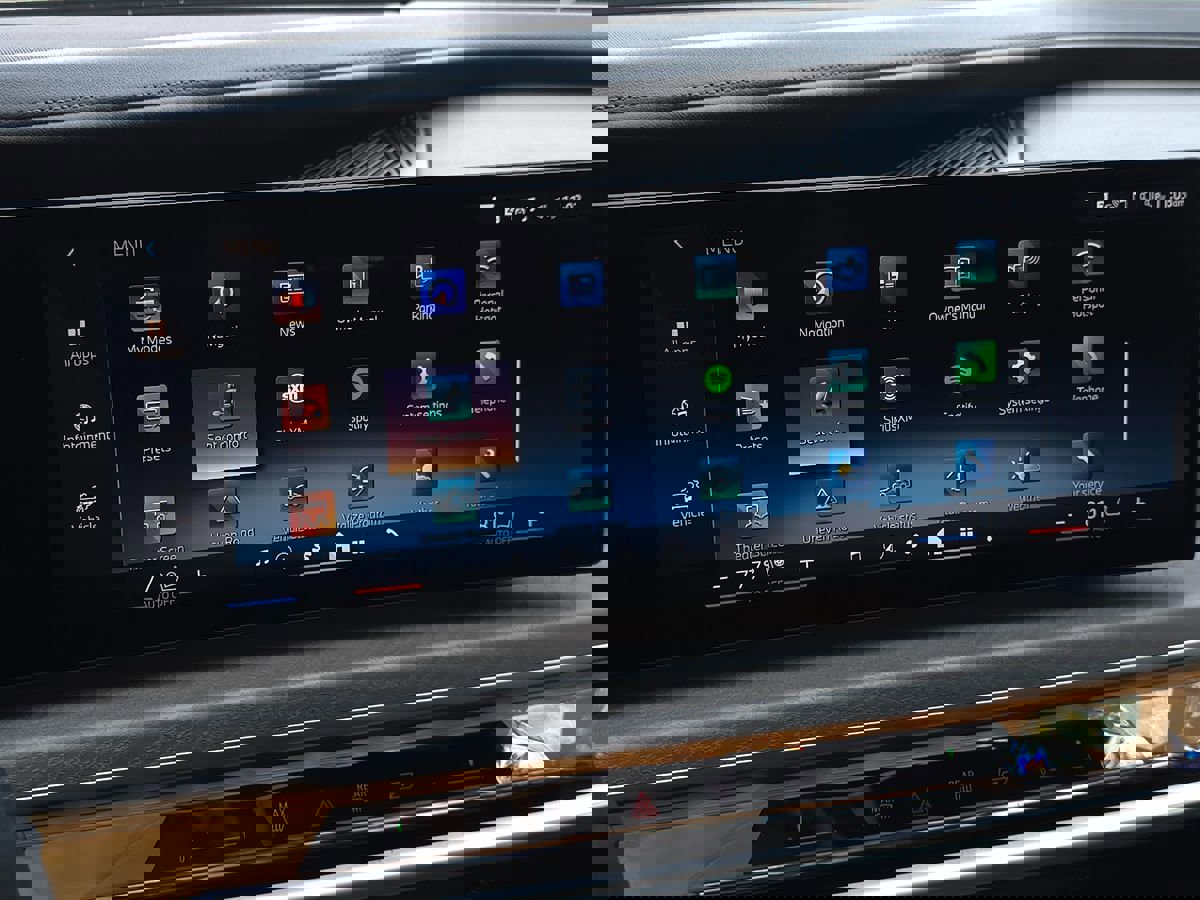 Used 2024 BMW i7 xDrive60 w/ Executive Package image 45