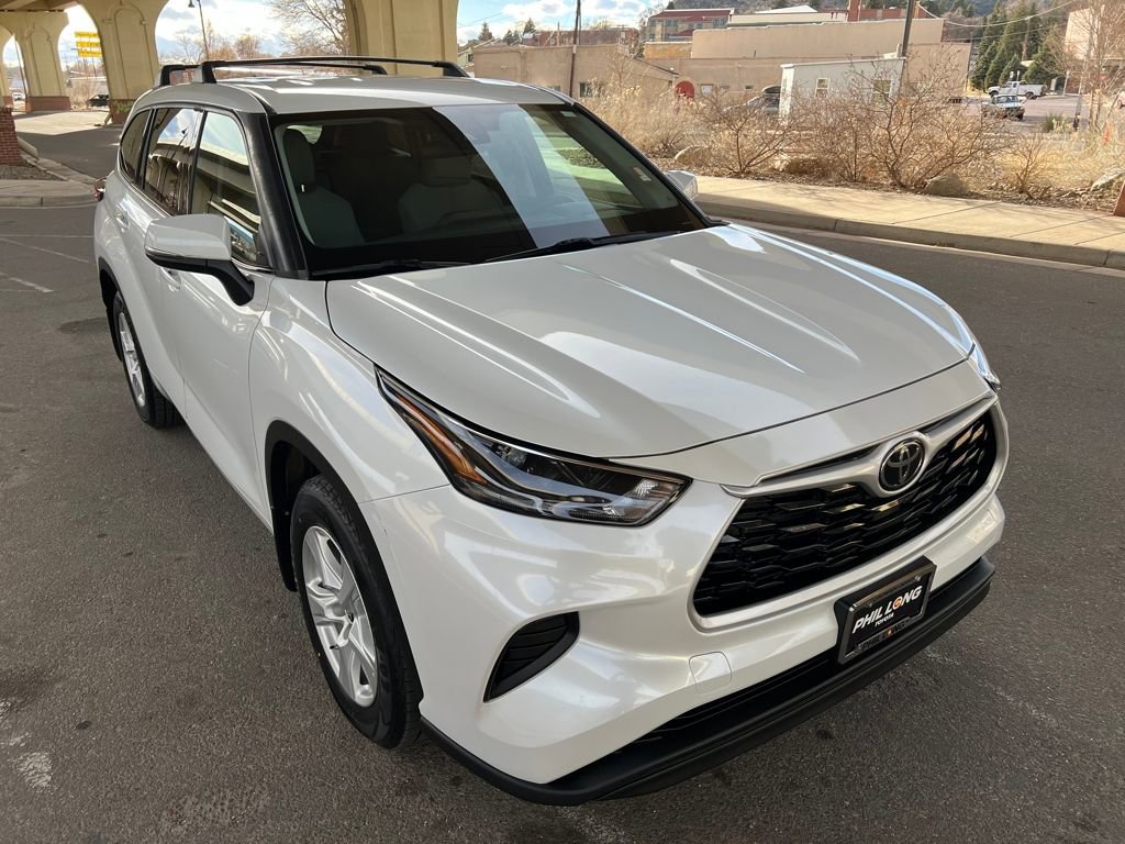 Used 2022 Toyota Highlander L image 3