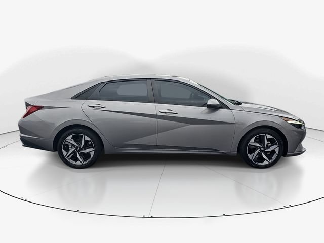 Used 2023 Hyundai Elantra SEL w/ Convenience Package FWD video 3