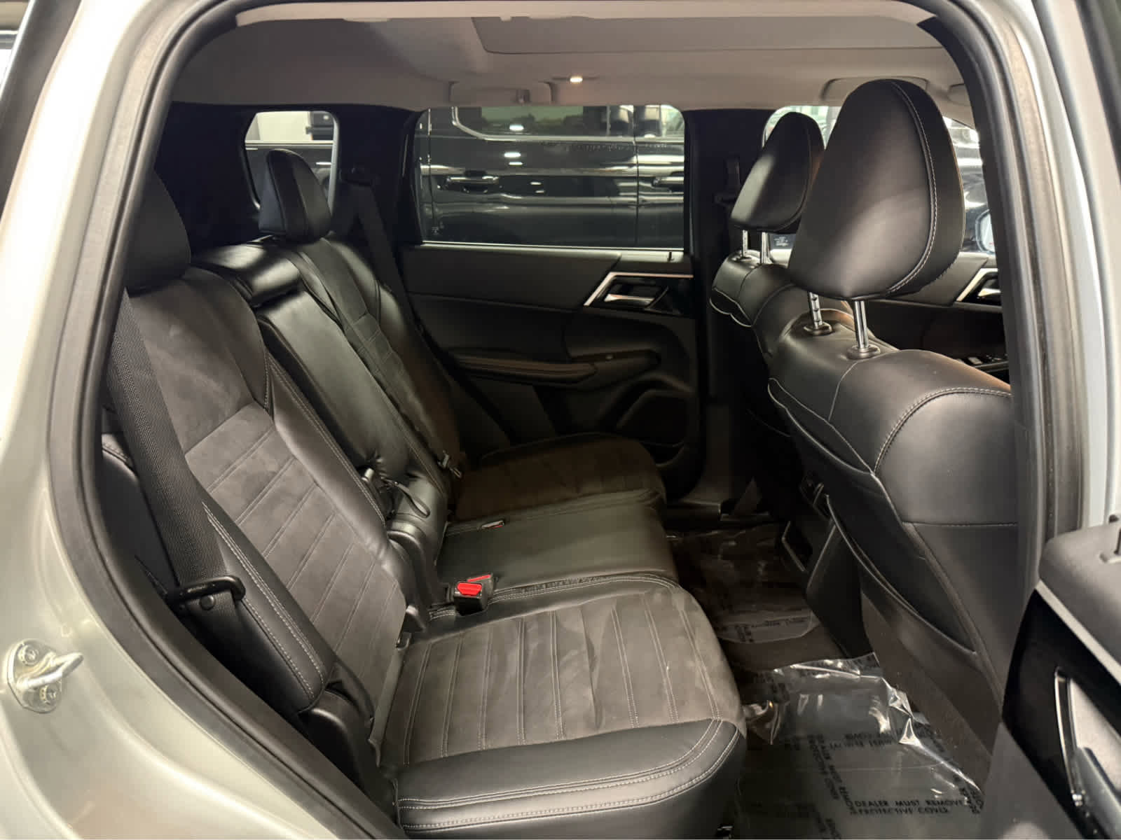 Used 2023 Mitsubishi Outlander SE image 17