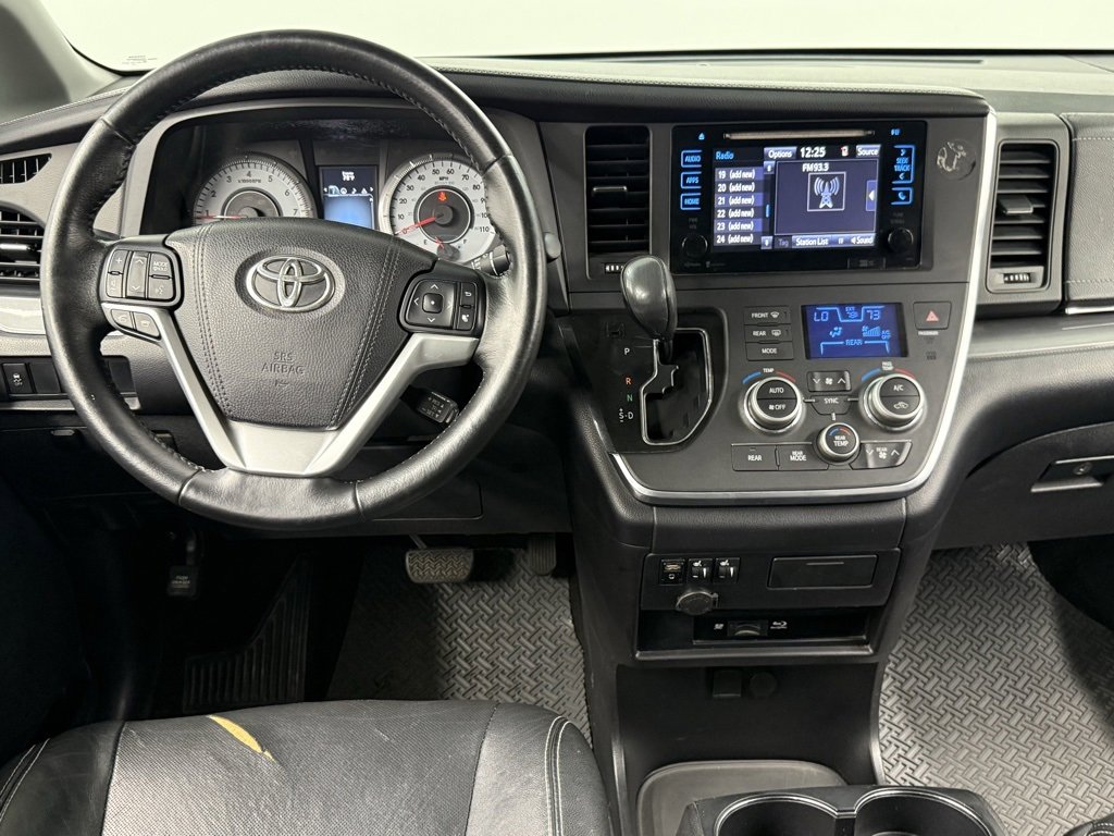 Used 2015 Toyota Sienna SE Premium image 31