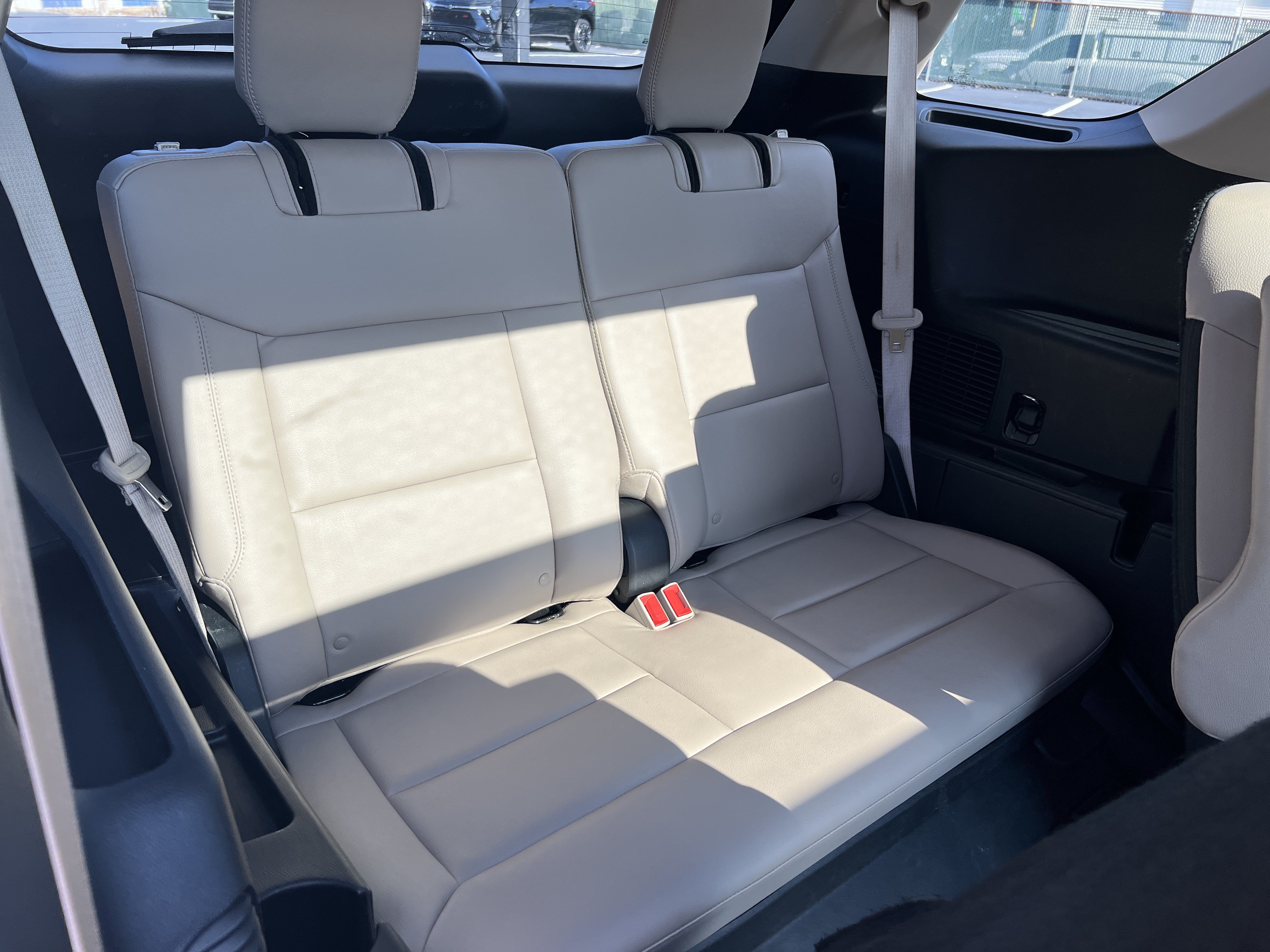 Used 2022 Ford Explorer Limited w/ Equipment Group 301A RWD image 15