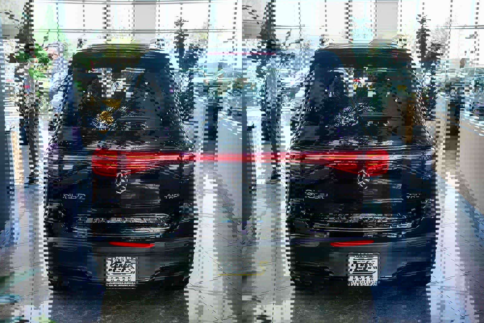 Used 2024 Mercedes-Benz EQB 350 4MATIC SUV image 3