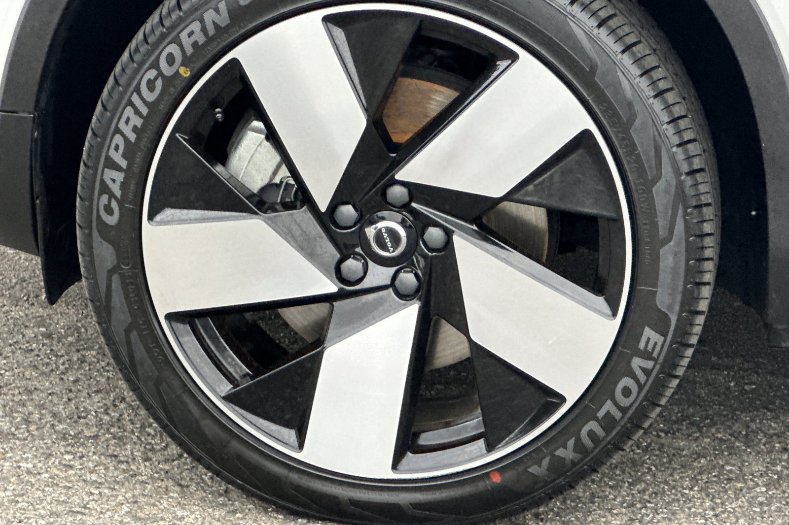 Certified 2023 Volvo C40 P8 Recharge Ultimate w/ Protection Package Premier AWD/4WD image 33