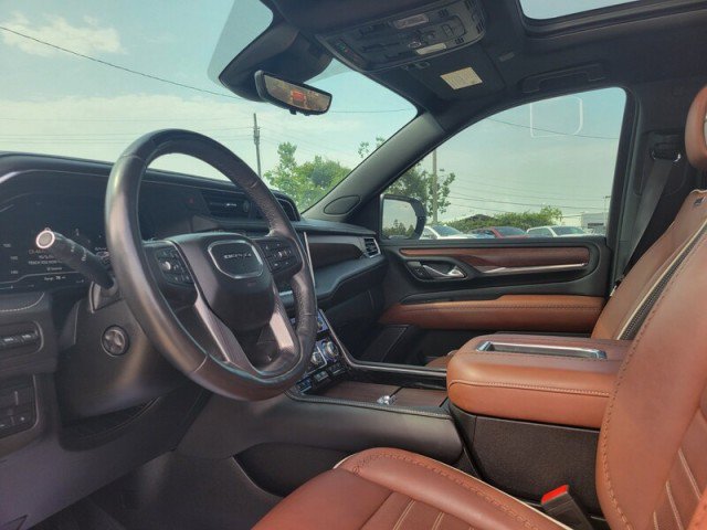 Used 2023 GMC Yukon XL Denali Ultimate AWD/4WD image 11
