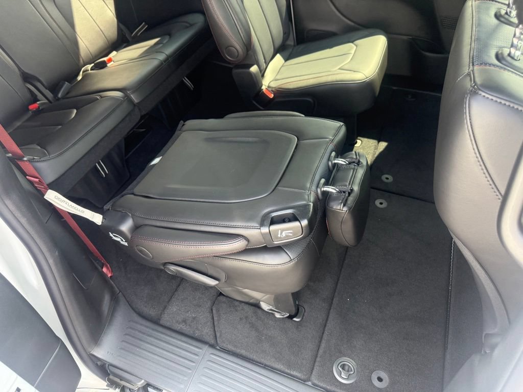 New 2027 Chrysler Pacifica Select FWD image 53
