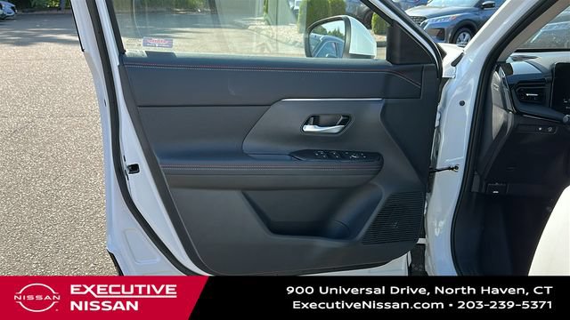 Used 2025 Nissan Kicks SR FWD image 9