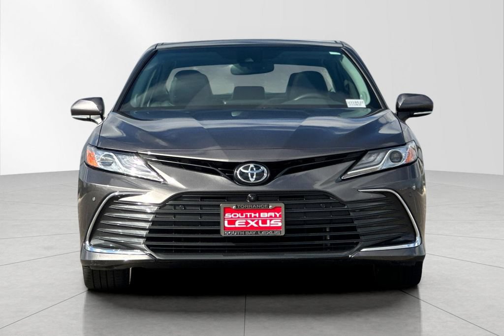 Used 2021 Toyota Camry XLE w/ Navigation Package FWD image 9