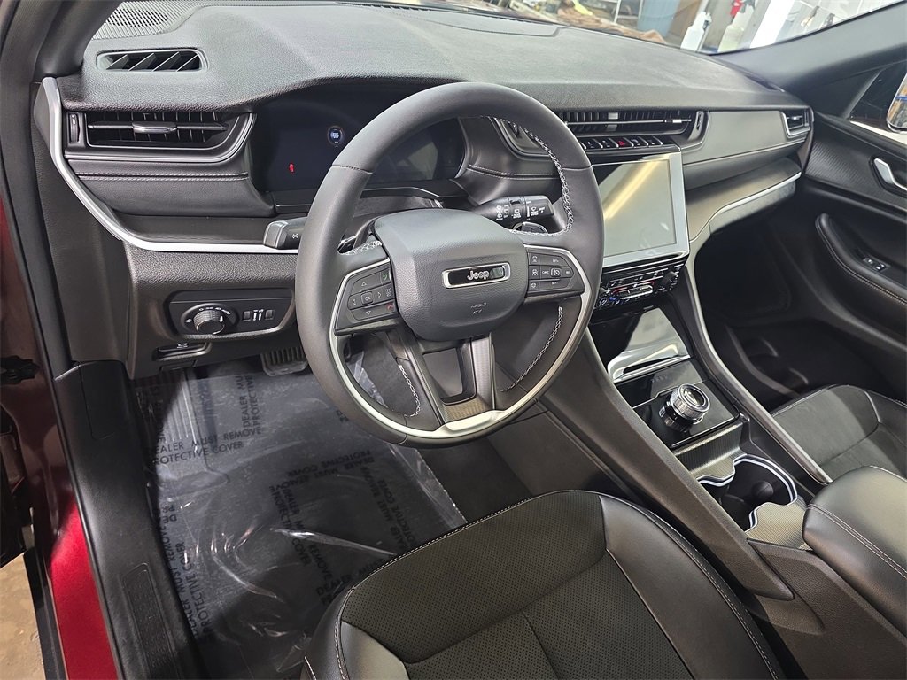 Used 2024 Jeep Grand Cherokee Altitude image 15