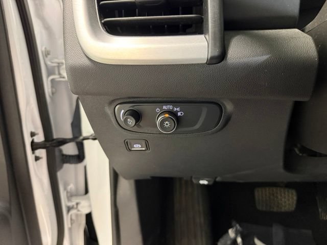 Used 2024 GMC Terrain SLE w/ Driver Convenience Package FWD image 17
