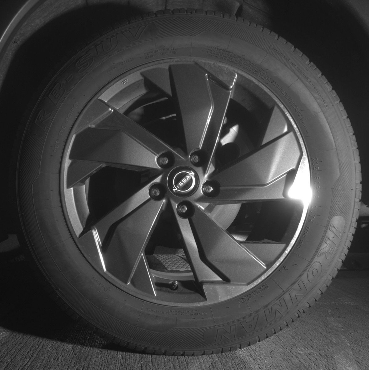 Used 2025 Nissan Rogue SV image 14