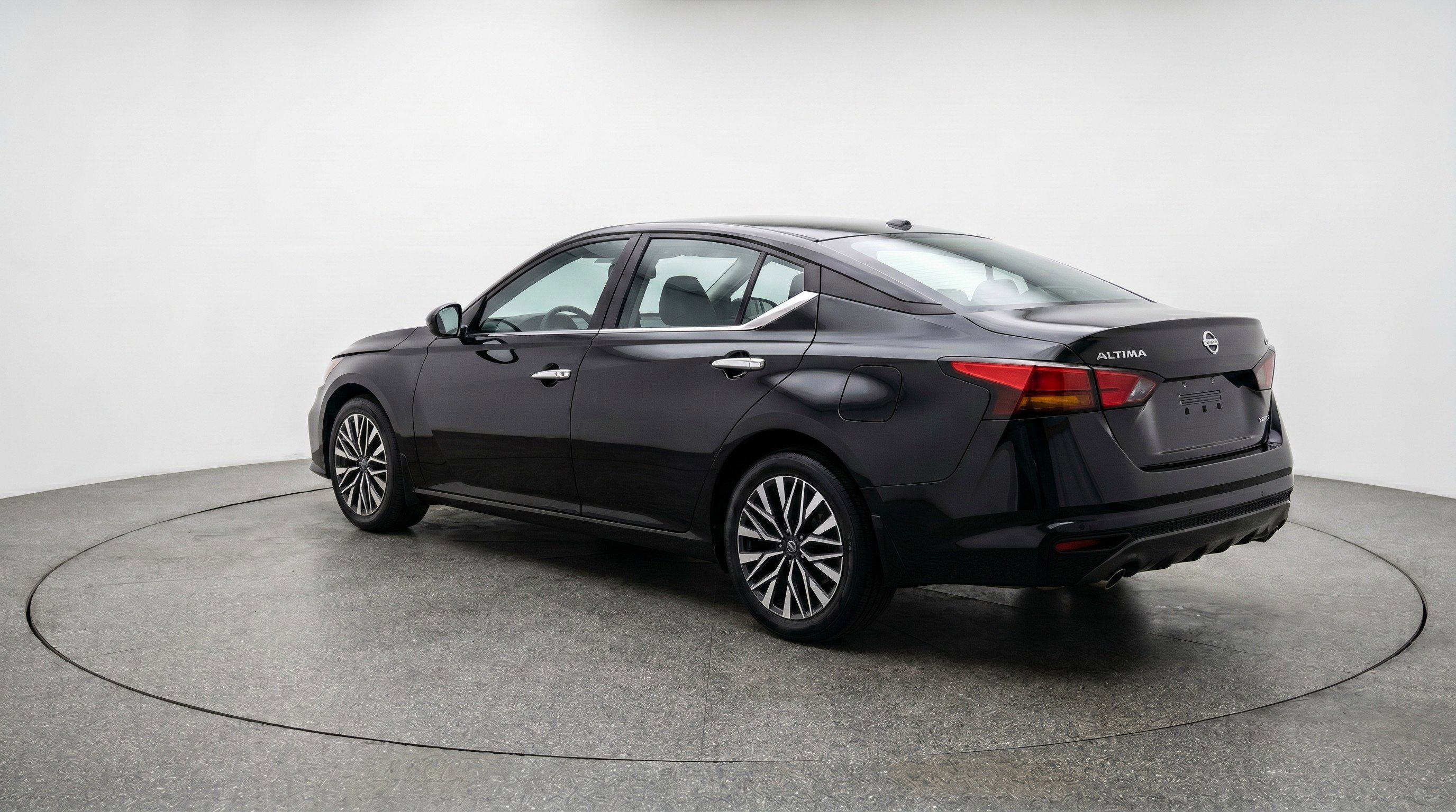 Used 2025 Nissan Altima 2.5 SV FWD image 6