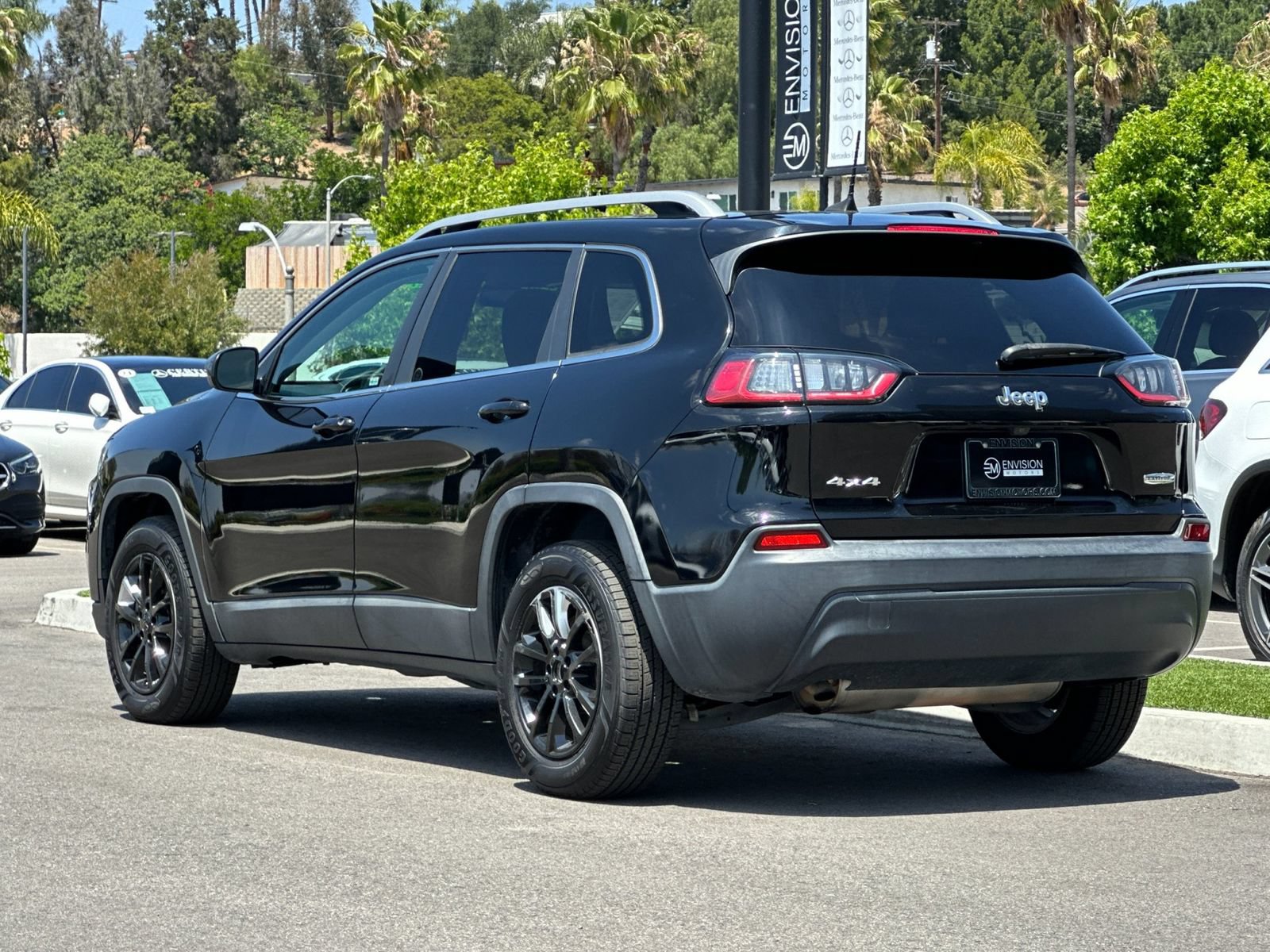 Used 2019 Jeep Cherokee Latitude w/ Popular Appearance Group AWD/4WD image 2