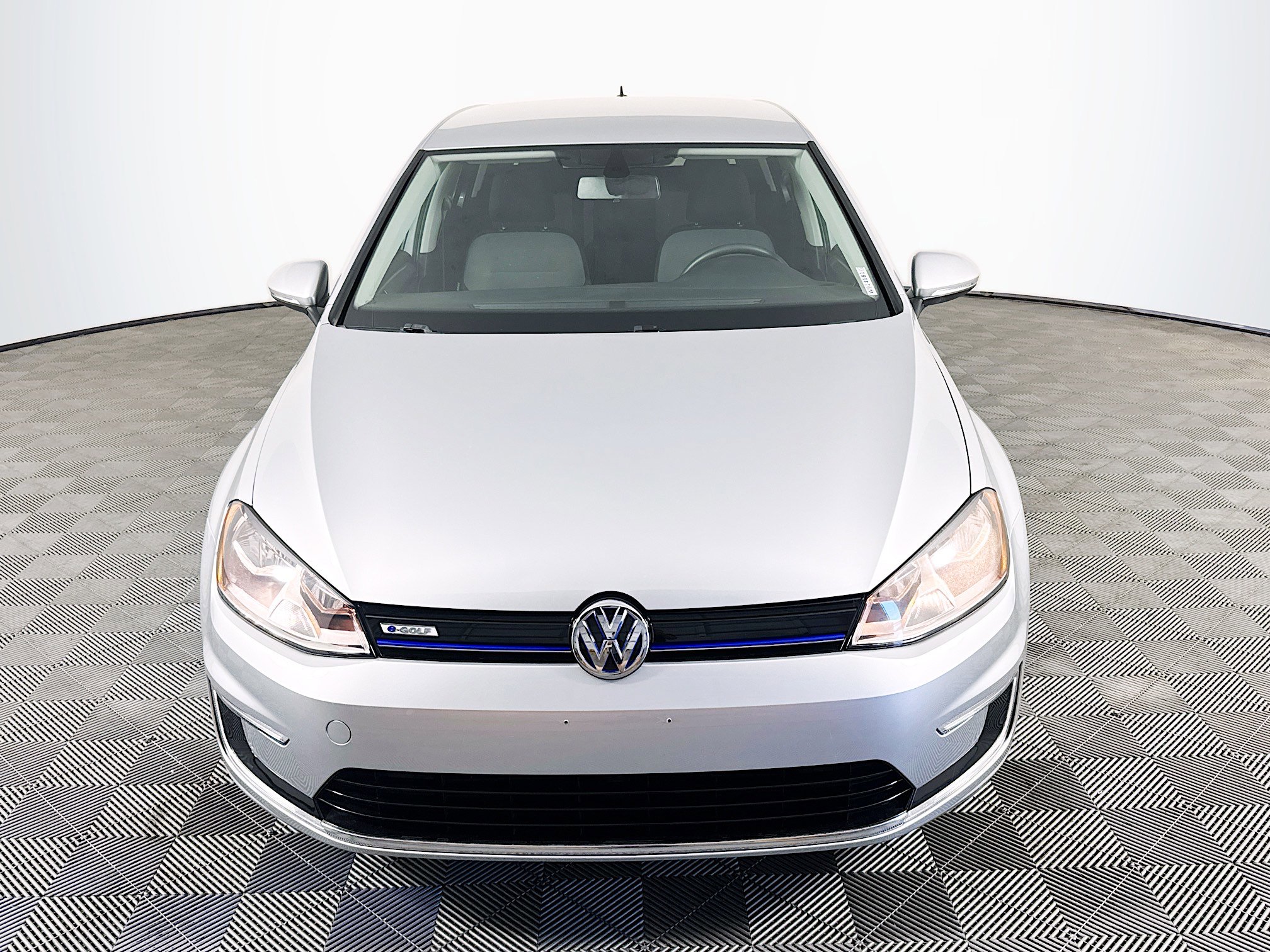 Used 2016 Volkswagen e-Golf SE w/ DC Fast Charging Package video 2