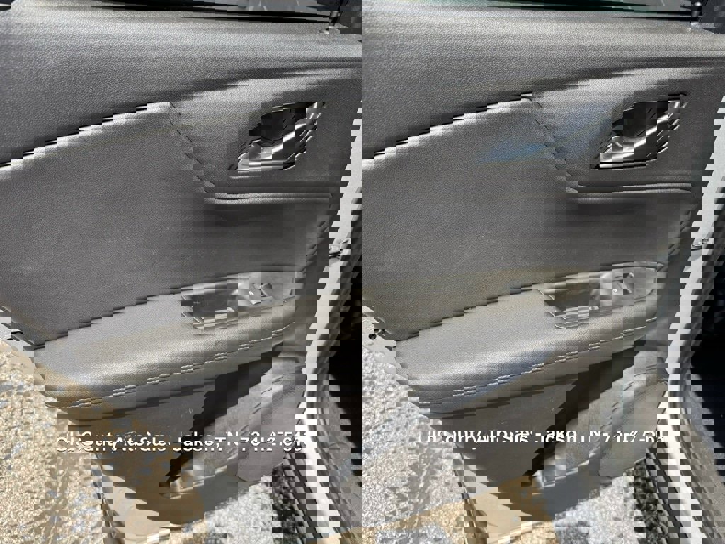 Used 2020 Chevrolet Blazer LT image 19