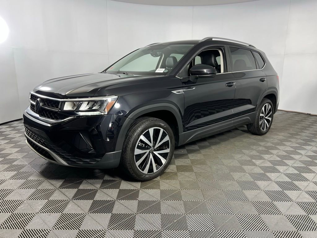 Used 2022 Volkswagen Taos SE image 3