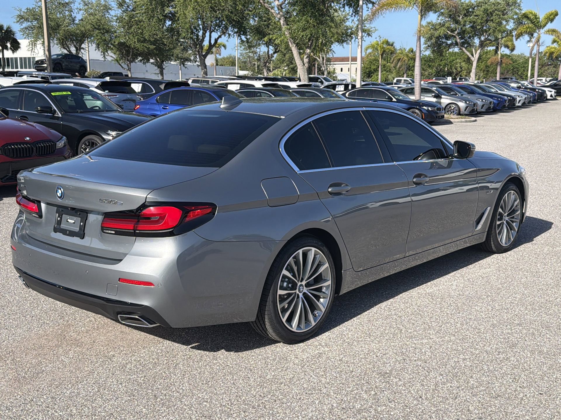 Certified 2023 BMW 530e xDrive w/ Premium Package image 4