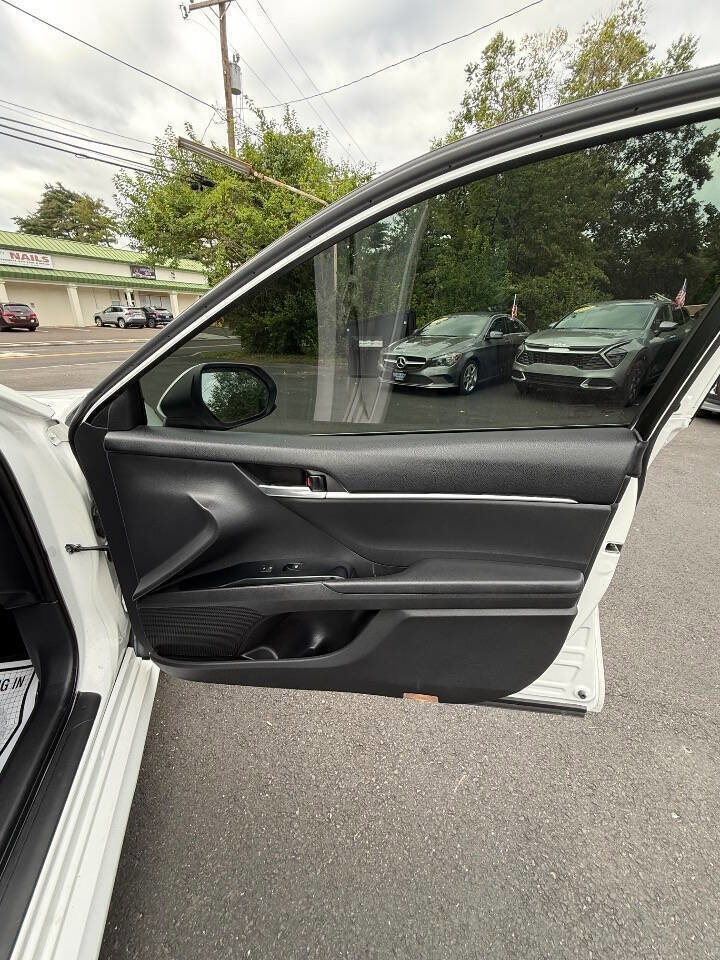 Used 2018 Toyota Camry L image 15