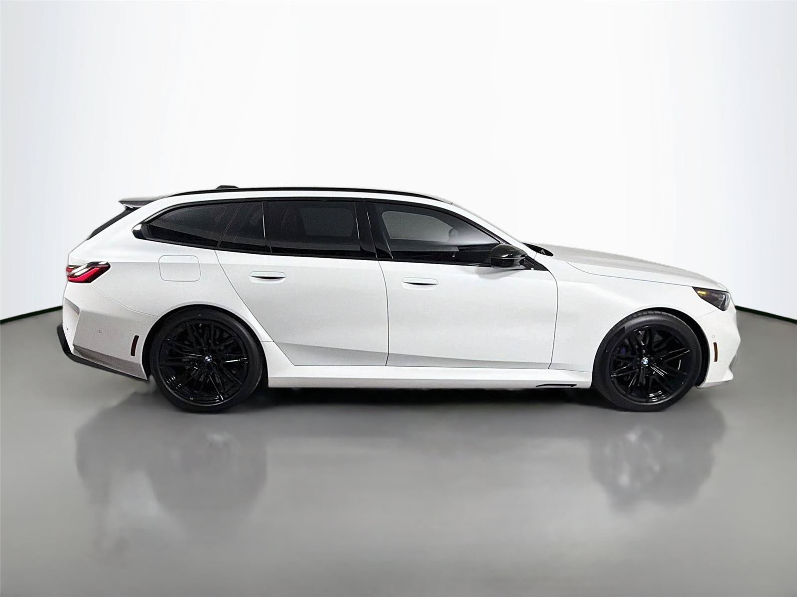New 2027 BMW M5 Touring AWD/4WD image 4