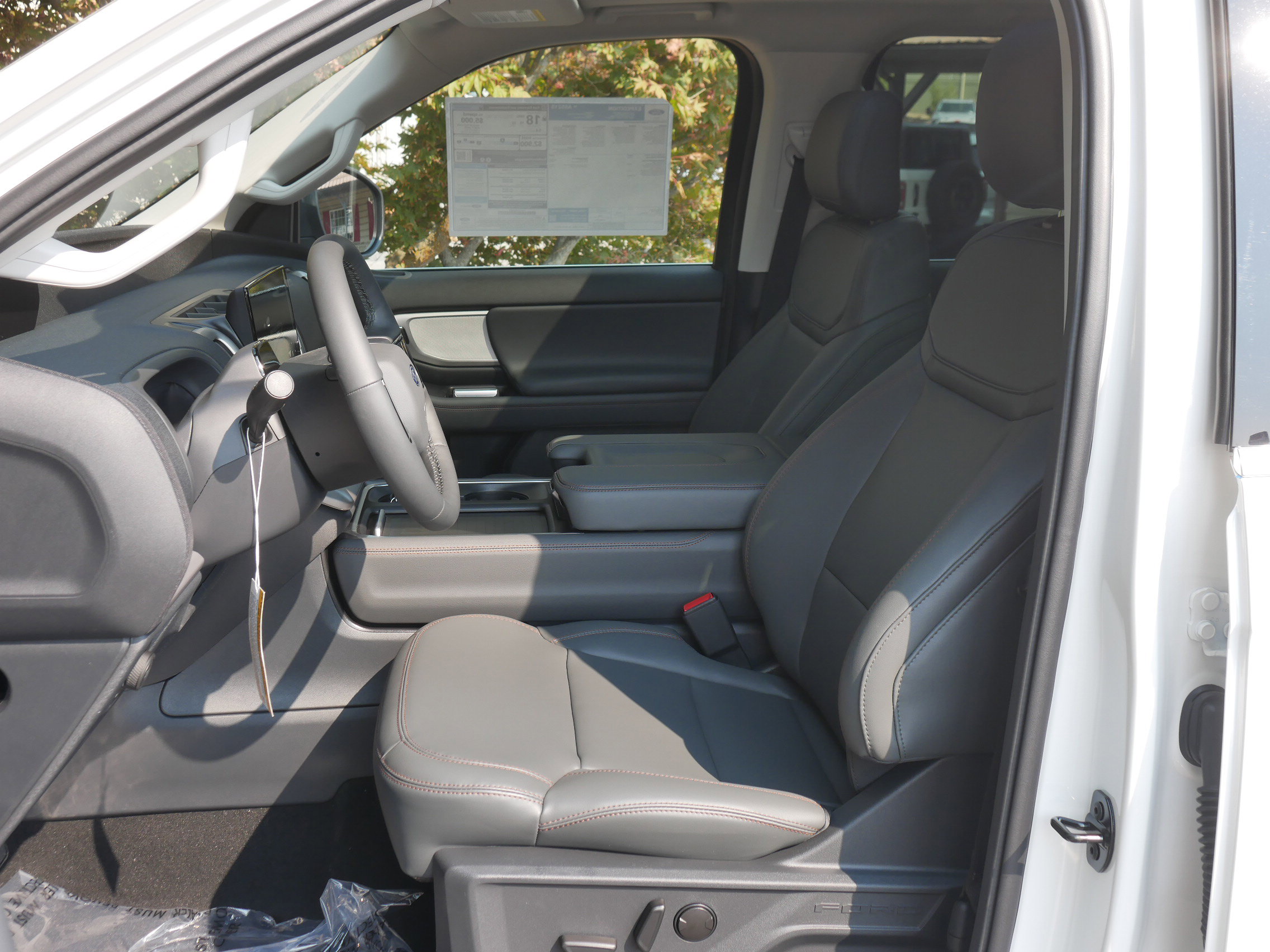 New 2025 Ford Expedition Active image 3